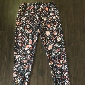 LuLaRoe Leggings OS NWOT black background